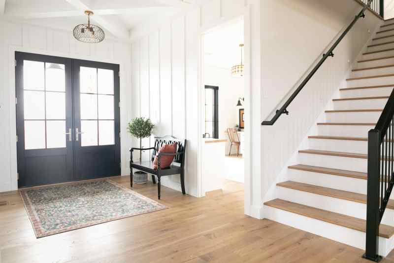 Benjamin Moore Linen White Trim Paint Color Ideas